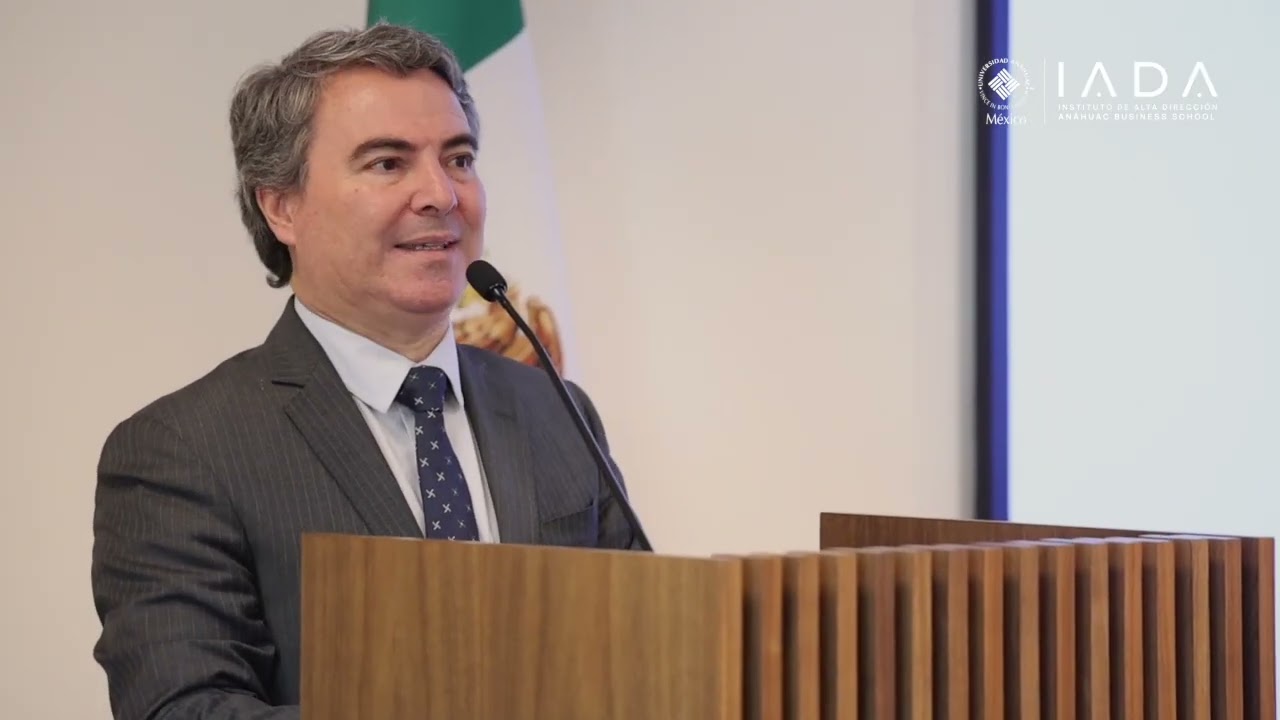 Cargar vídeo: Forget the status quo. Push aside doubt. Blaze a new trail to change the world, one small step at a time. How five alumni are fulfilling Harvard Business School's mission of making a difference in the world.